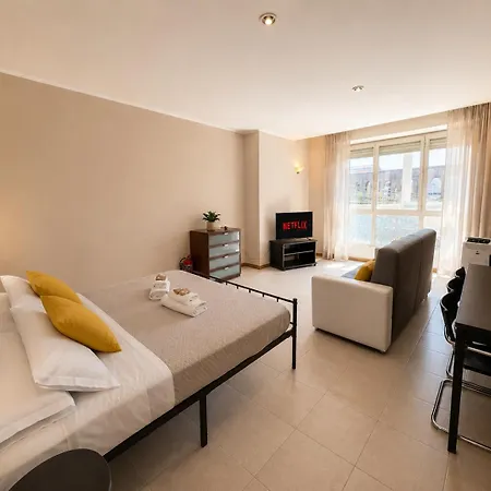 Apartamento Loft Luminoso Con Posto Auto Privato, 4 Posti Letto - Metro Lodi A 5 Minuti